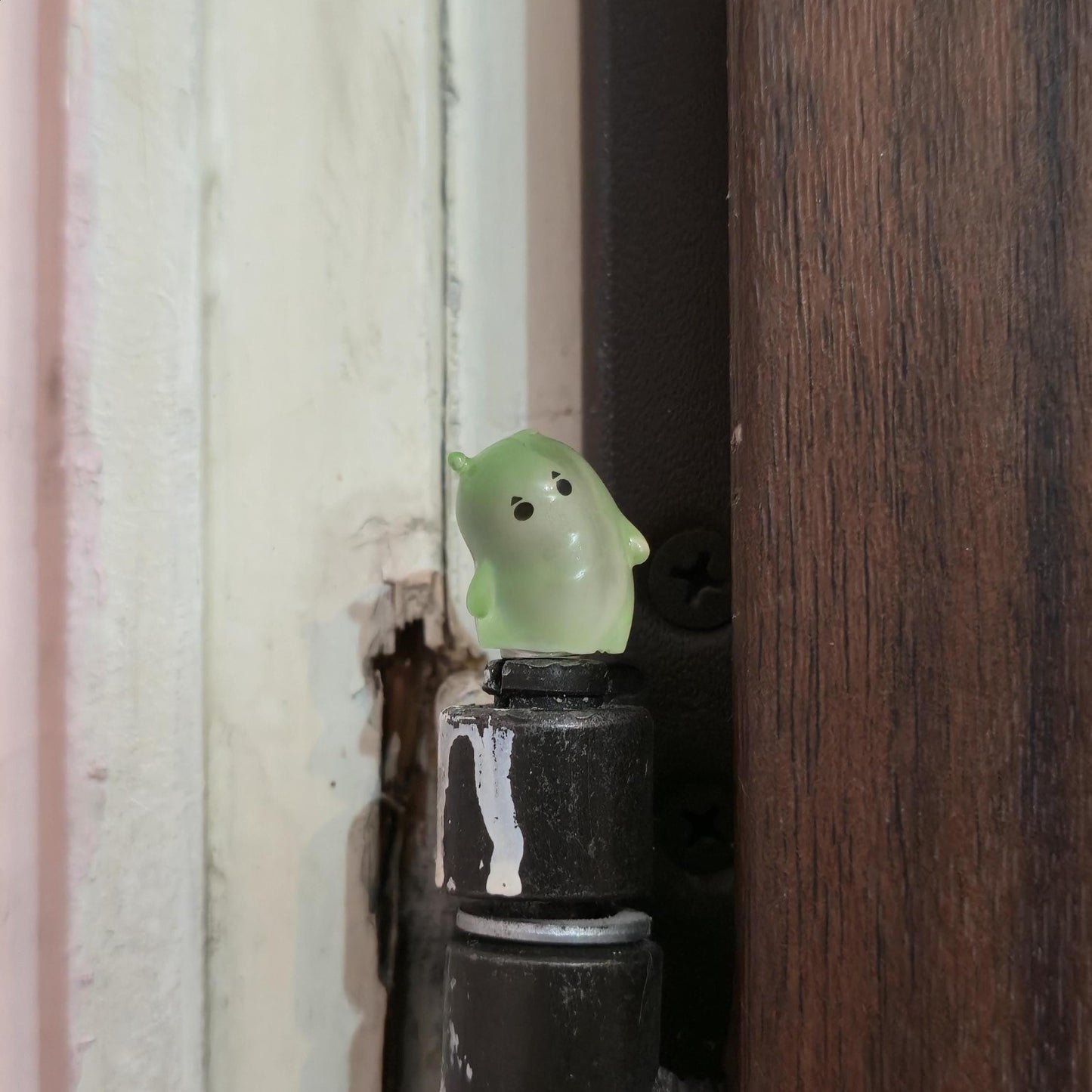 Green Ghost Blob Hinge Head