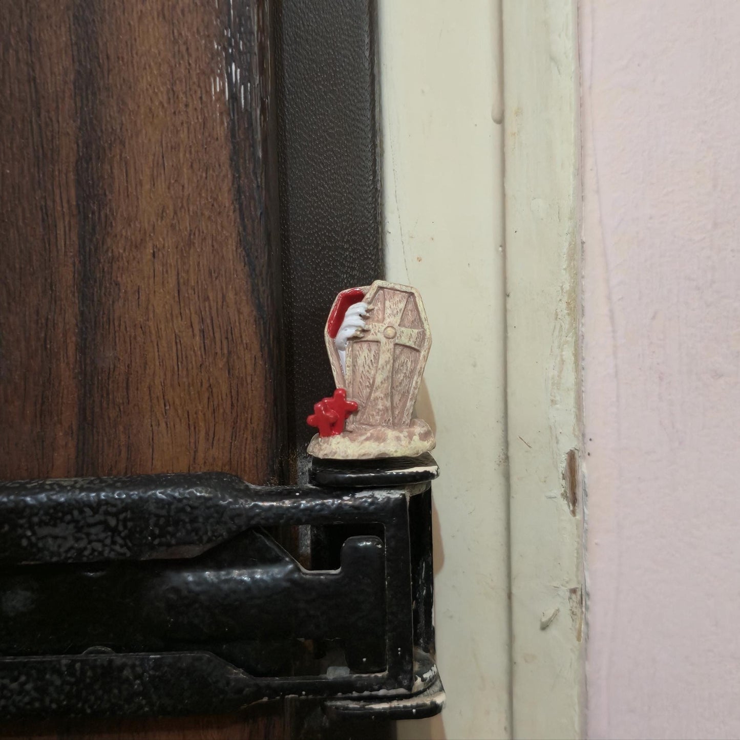 Grave Zombie Hand Hinge Head