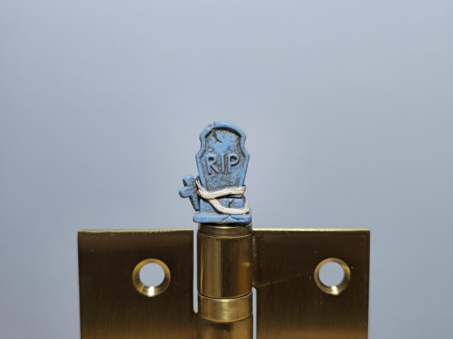Blue RIP Tombstone Hinge Head