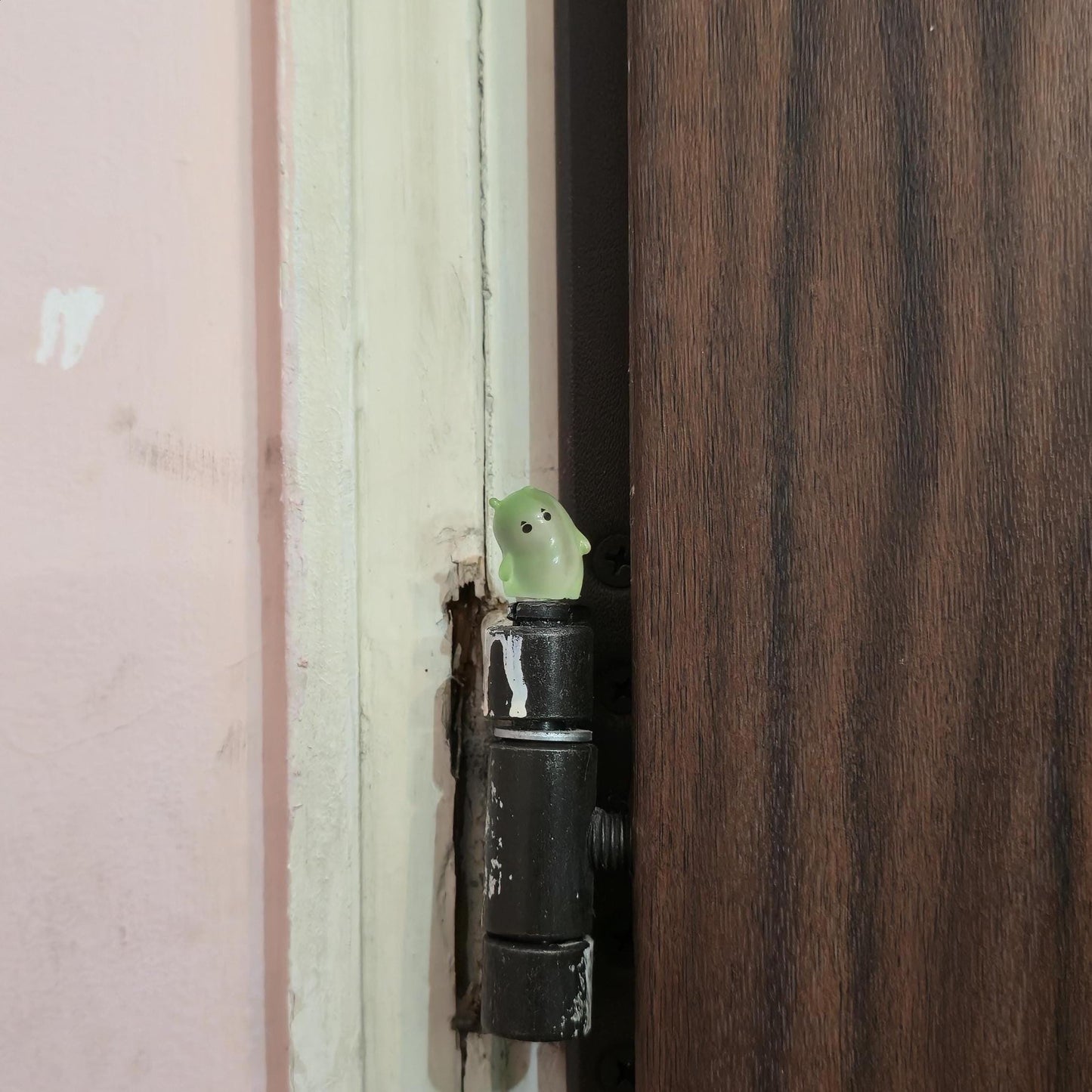 Green Ghost Blob Hinge Head