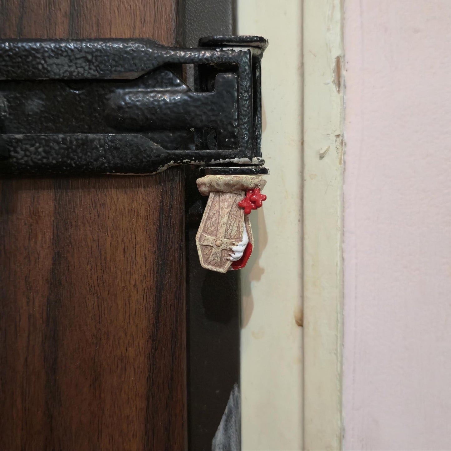 Grave Zombie Hand Hinge Head