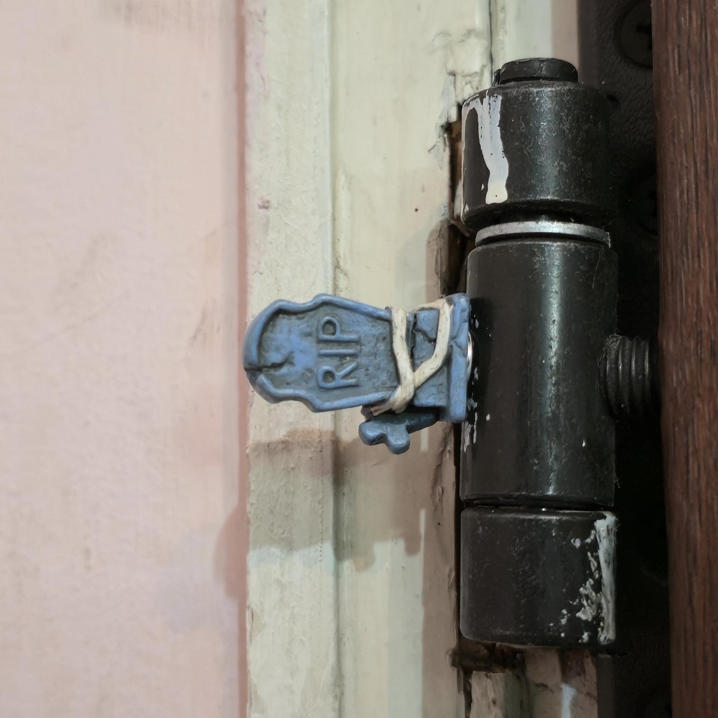 Blue RIP Tombstone Hinge Head