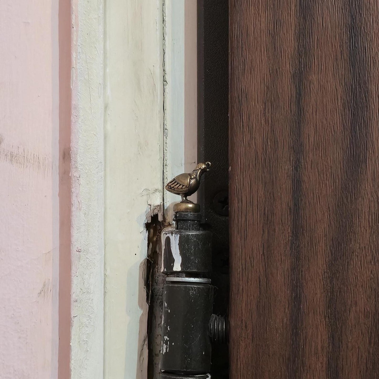 Quail Door Hinge Topper