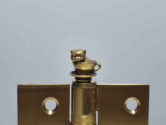 Kitten in Teacup Door Hinge Head Topper